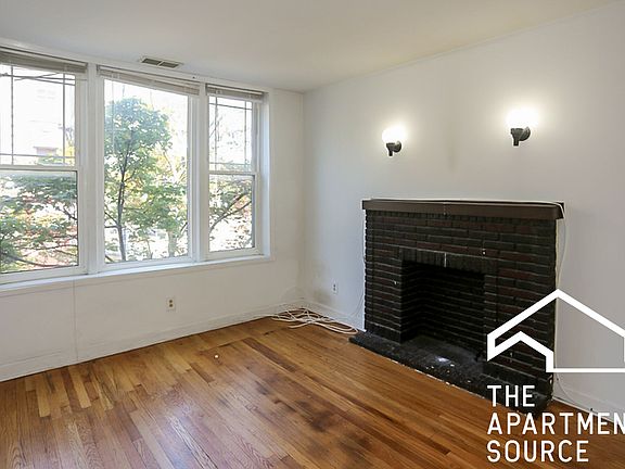 3rd image of 3054 N Greenview Ave #3