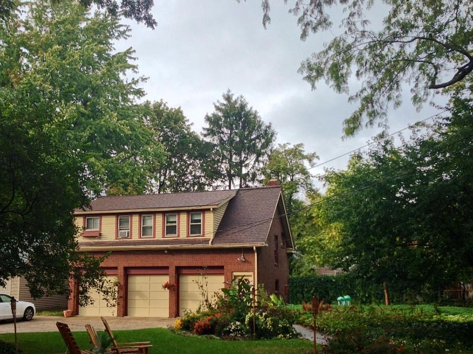 View of coach house looking north - apt is on 2nd floor
