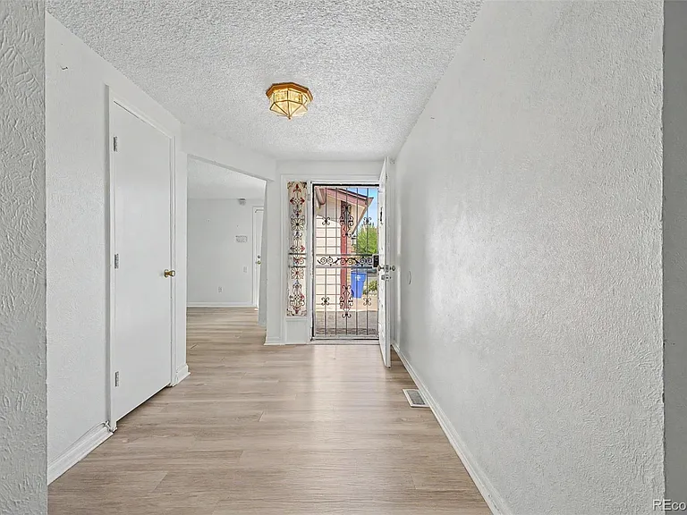 2757 S Salida St — Photo 6