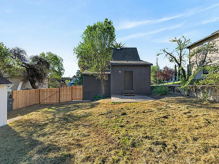 2036 Placer St — Photo 33