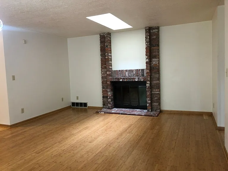 2250 Dorchester Dr S — Photo 6
