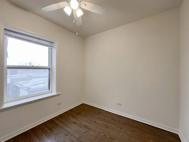 2633 W Ainslie St #4 — Photo 7