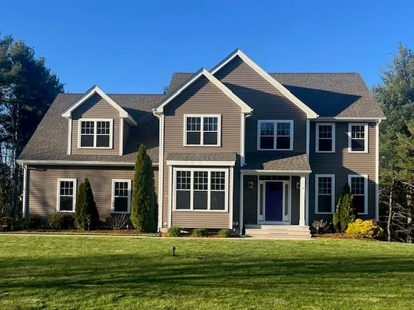 4 Blueberry Ln, Upton, MA 01568