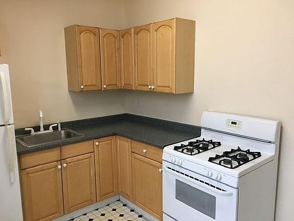 2nd image of 1517 Plainfield Ave NE APT 5