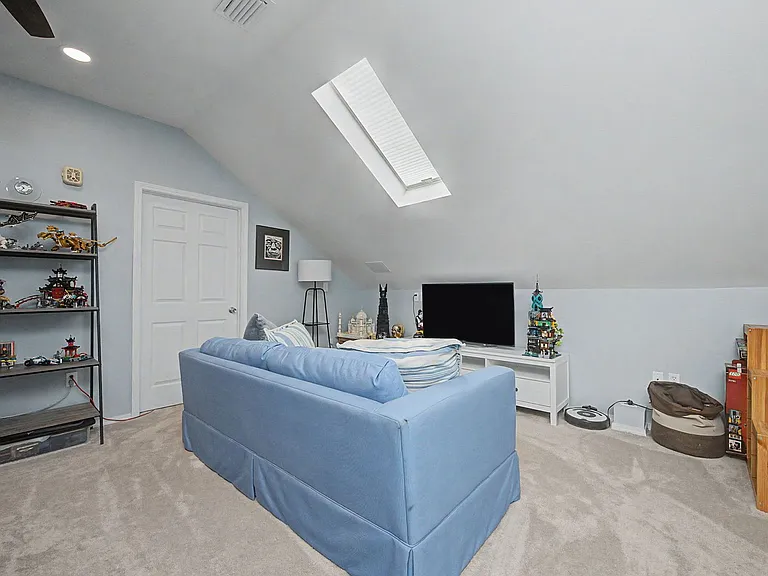 1626 Oakmont Cir — Photo 50