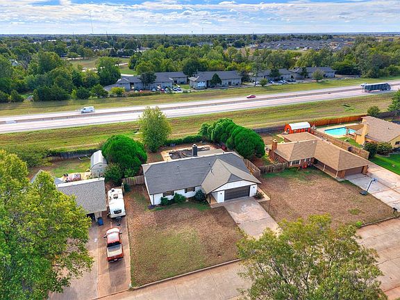5th image of 311 Christopher Dr