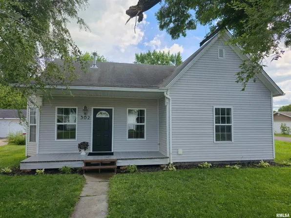 302 Smith St, Colchester, IL 62326