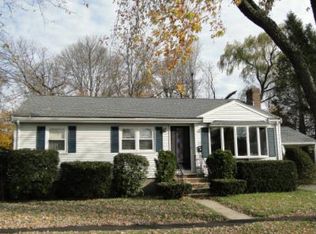 27 Summer Dr, Saugus, MA 01906