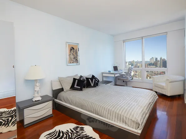 350 West 42nd Street image 8 of 19