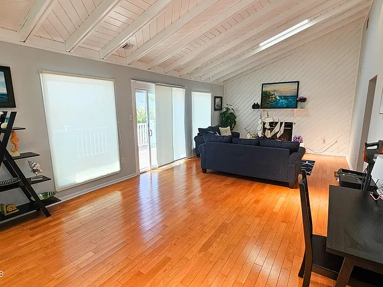 702 Newell Ave — Photo 15