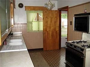 5th image of 2377 William St