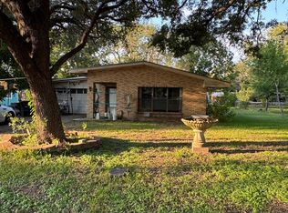 212 E Elizabeth Ave, Palacios, TX 77465
