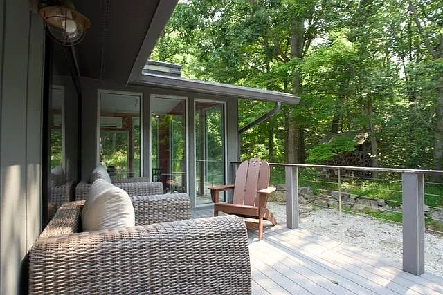 329 Glen Rd — Photo 2