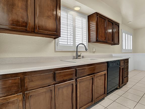 5th image of 8101 Parkland Dr
