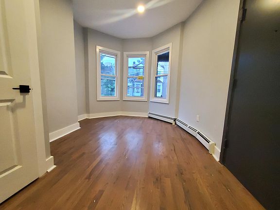 3rd image of 484 Mercer St APT 1R