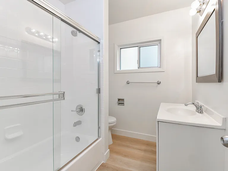 1005 E Doran St #J — Photo 13