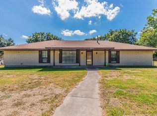 9817 Creekside Dr, Fort Worth, TX 76126