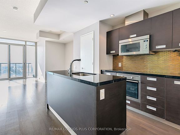 3rd image of 88 Park Lawn Rd #2502