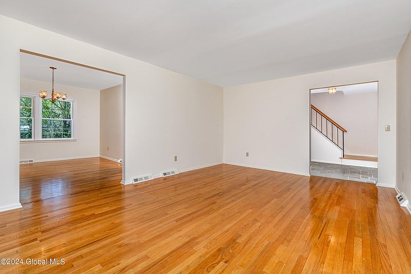 5th image of 8 Wisconsin Avenue