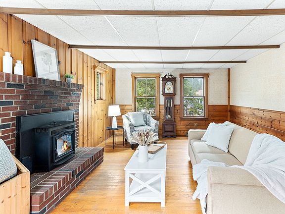 4th image of 30 Cottage St