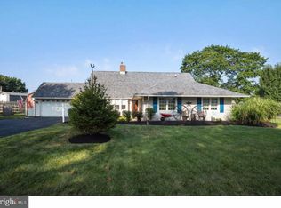 9 Red Ridge Rd, Levittown, PA 19056
