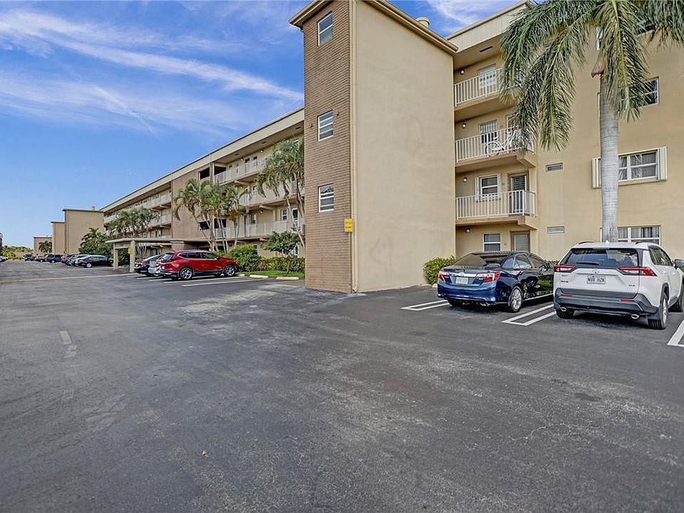 1st image of 2400 NE 1st Lane #406