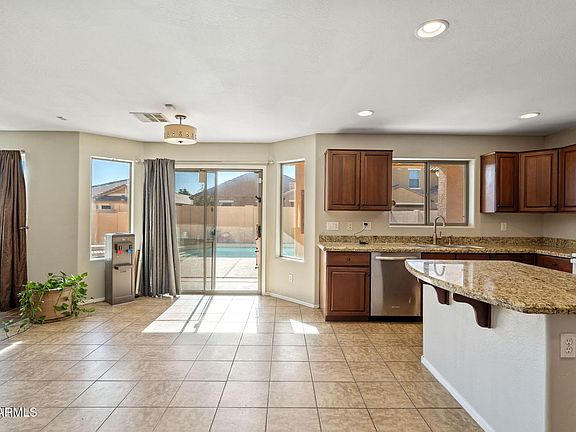 5th image of 2527 W TAMARISK Avenue