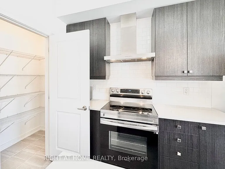 16 Blue Forest Cres — Photo 7