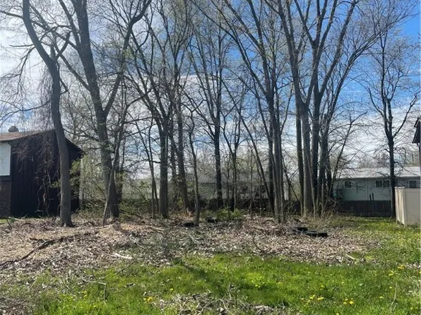 Forest Ln, Lorain, OH 44053