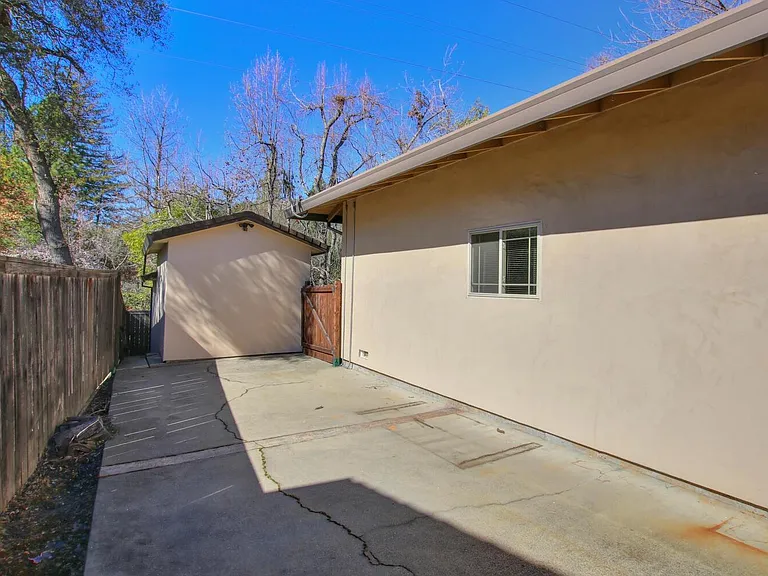 8402 Acorn Dr — Photo 22