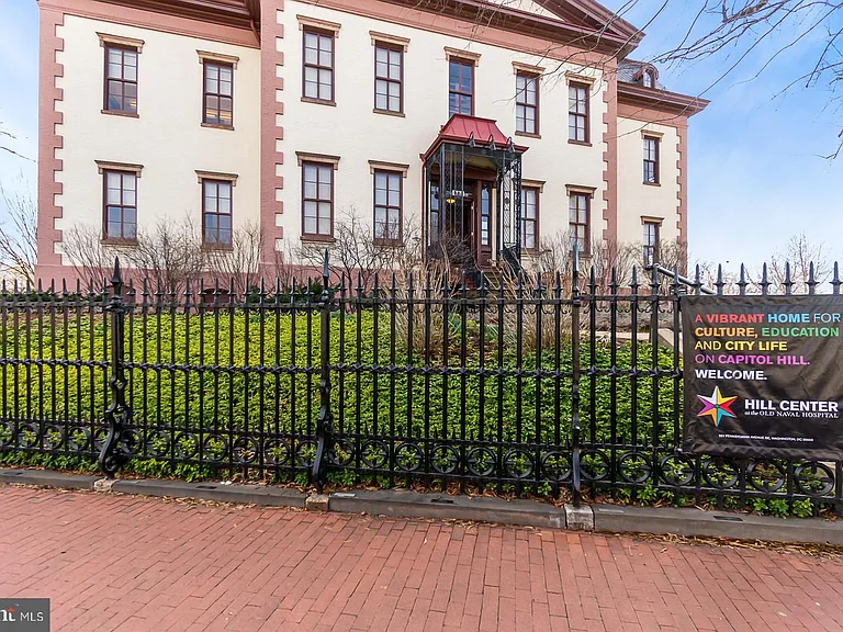 1016 G St SE — Photo 56