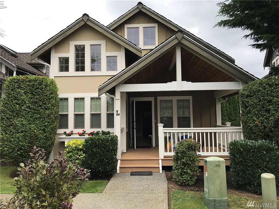 1st image of 1021 SE Everett Mall Way Unit L