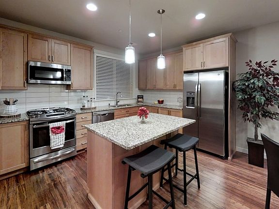 4th image of 23000 NE 8th St Unit B-3