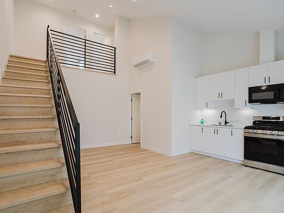 3rd image of 8909 Wakefield Ave