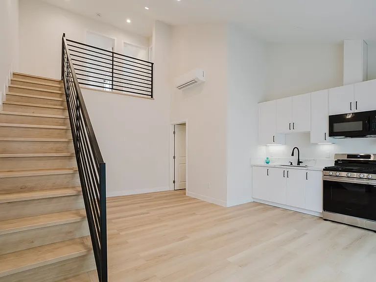 8909 Wakefield Ave — Photo 3