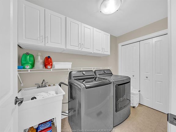 4th image of 2425 Skinner St