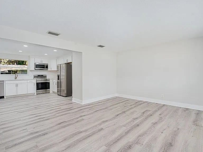 1707 Evergreen St — Photo 3