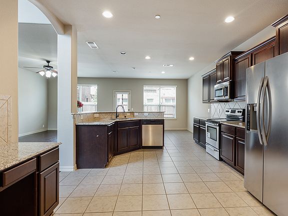 5th image of 878 Caballero Ln