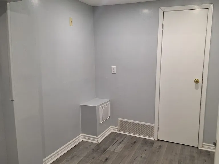 6387 Chaumont Cres — Photo 3