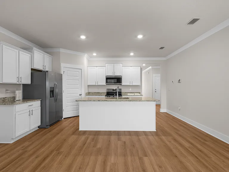 1009 Hayward Loop — Photo 10