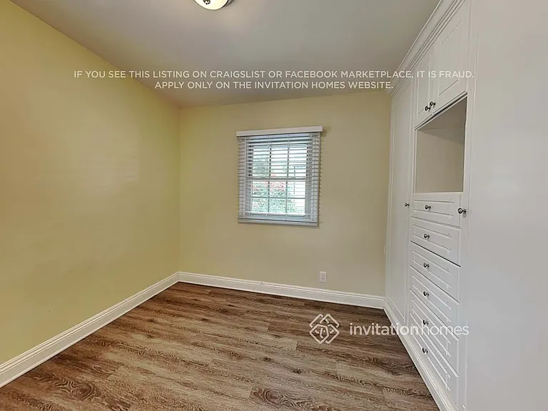 2906 N Frederic St — Photo 13