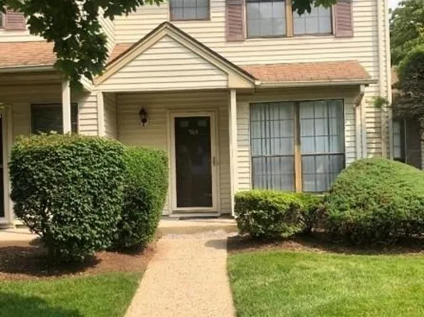 905 Maplecrest Rd, Edison, NJ 08820