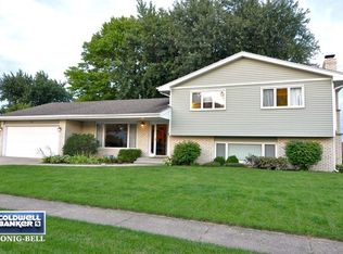 902 Scott Dr, Sycamore, IL 60178