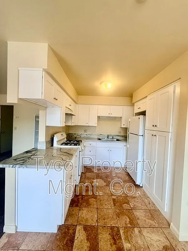 1 bed, 1.0 bath, 825 sqft, $1,800 — Photo 1
