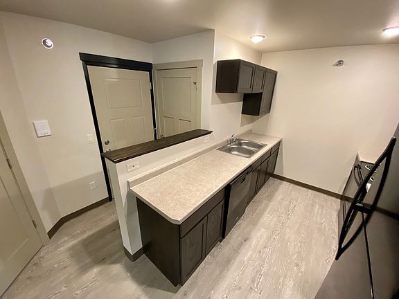 2nd image of 922 Charles St APT 102