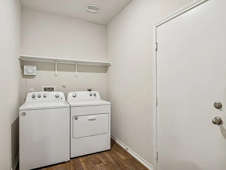 4550 Meerkat Dr — Photo 16