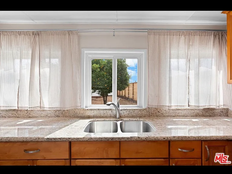 2900-2902 Asbury St #2900 — Photo 10