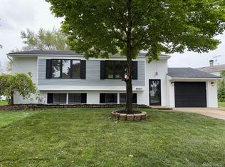 42811 Wilmington Dr, Sterling Heights, MI 48313