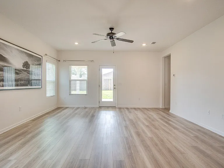 6625 Sun Tree Cir — Photo 3