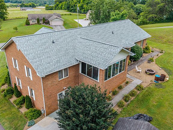 3rd image of 940 Hilltop Ln